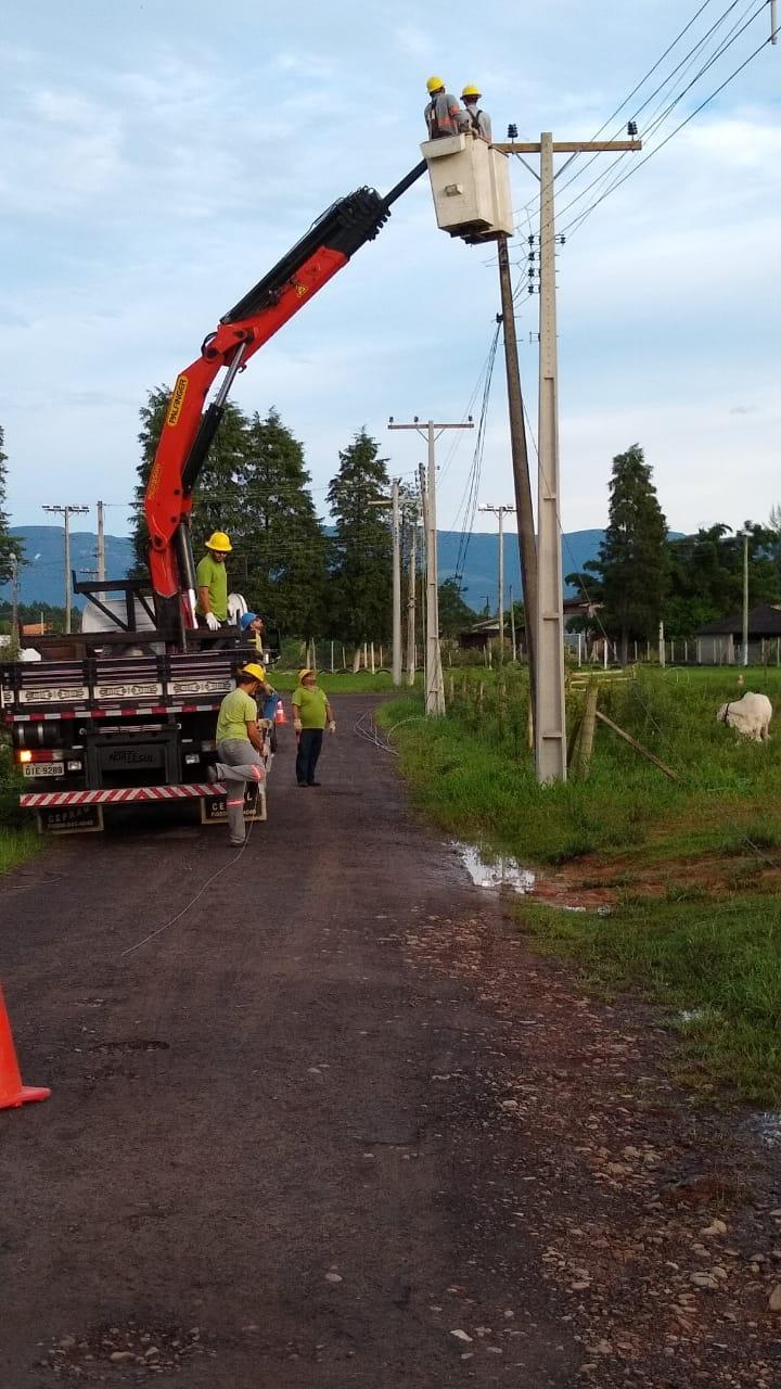 Construção de rede trifásica, Vila Santa Catarina - SJS