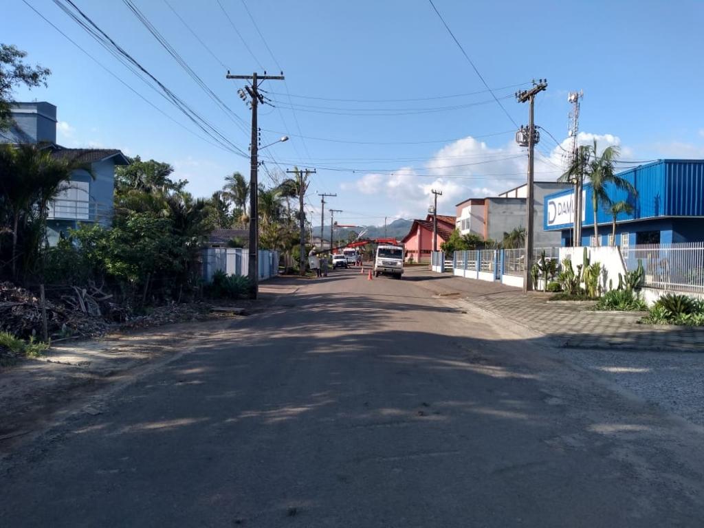 Desligamento na Rua das Industrias, Troca de Cabos. Praia Grande.