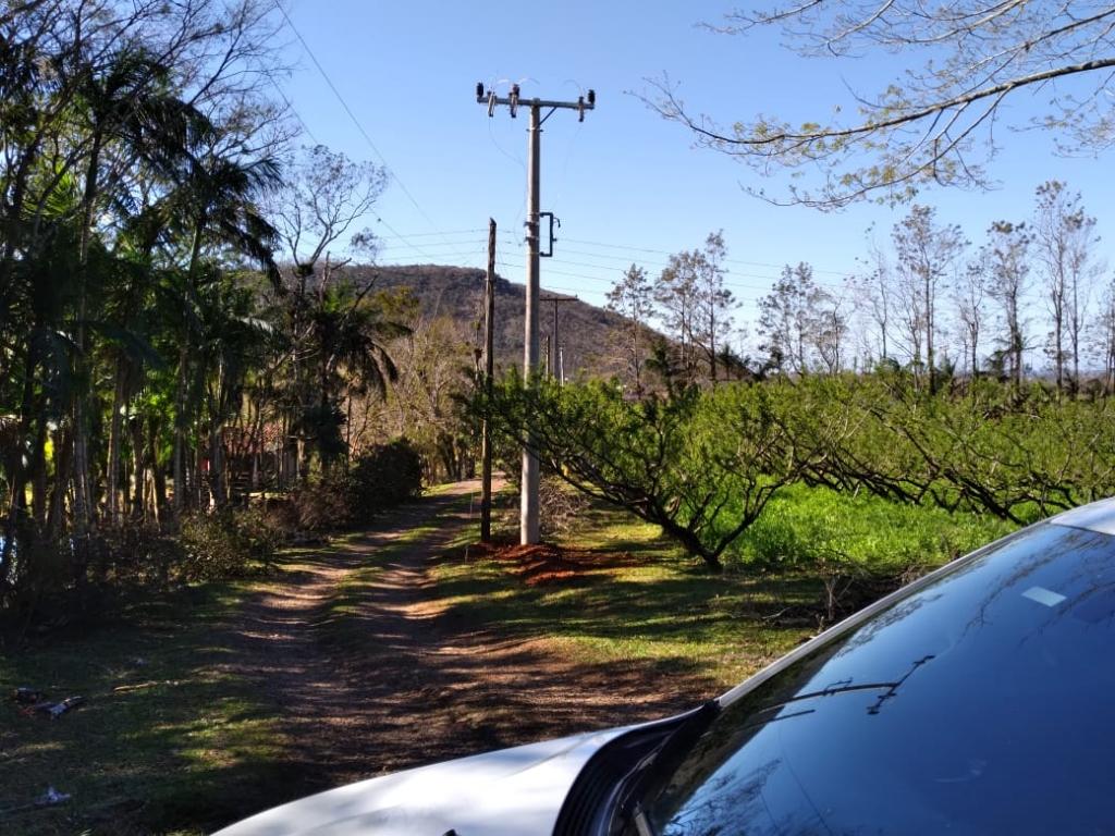 Manutenção, construção de rede trifásica e troca de postes e transformador. Itamar Ferrigo - Alvorada - PG
